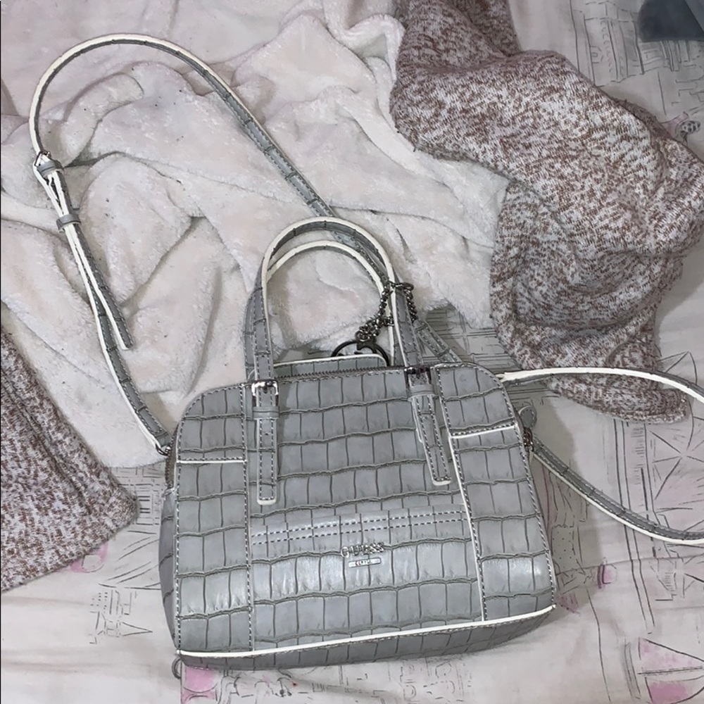 Women’s Guess Hand Bag